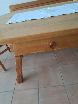 EsszimmerEssgarnitur,  aufklappbare Eckbank, Tisch und zwei Stühle   Bild 3