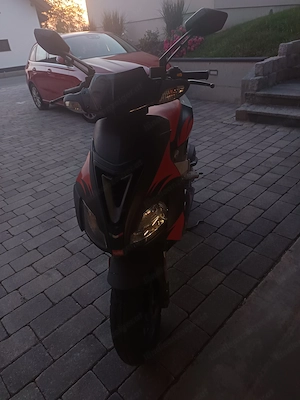Roller Aprilia Bild 2