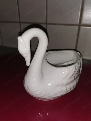 Schwan Porzellan L= 13 cm H=12,5 cm Bild 2