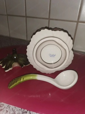 Göbel Marmelade-Behälter "Erdbeerform" Porzellan mit Porzellan-Löffel und Deckel  Bild 2