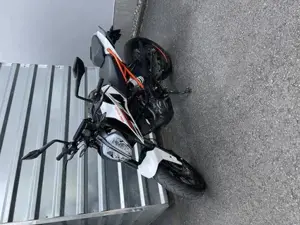 KTM Duke 125ccm  Bild 4