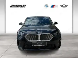 BMW iX2 0,99% Fixzins Aktion iX2 xDrive30 U10 XE2 M Sportpaket Head-Up Bild 2