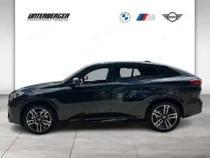 BMW iX2 0,99% Fixzins Aktion iX2 xDrive30 U10 XE2 M Sportpaket Head-Up Bild 3