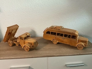 Autos aus Holz Bild 4
