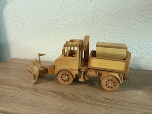 Autos aus Holz Bild 8