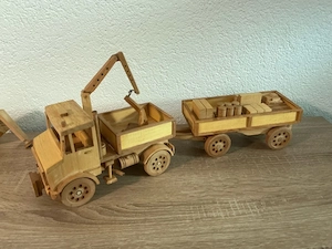 Autos aus Holz Bild 9