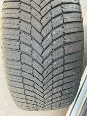 Bridgestone Ganzjahresreifen 235 50 R18 101 Bild 2