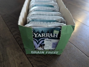 Hundefutter gemischt Yarrah (Bio) zu verschenken  Bild 2