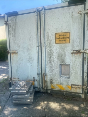  Grosser Blechcontainer Bild 5