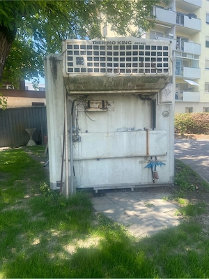  Grosser Blechcontainer Bild 3