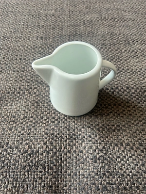 Van Well Milchkännchen aus Porzellan