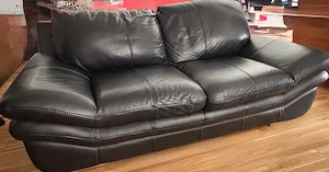 Esstisch und Stühle, Ledersofas Bild 2