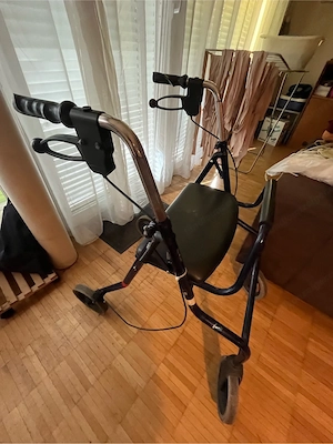 Rollator zu verschenken Bild 2