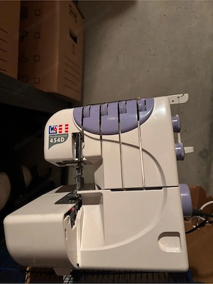 Overlock Nähmaschine inkl. Zubehör Bild 2