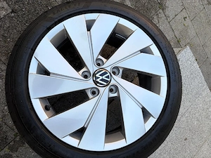 Reifen mit Alufelgen Vw Bild 2