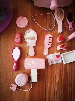 Spielschminktisch mit Frisierpuppe 