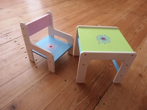 Puppentisch aus Holz Bild 2