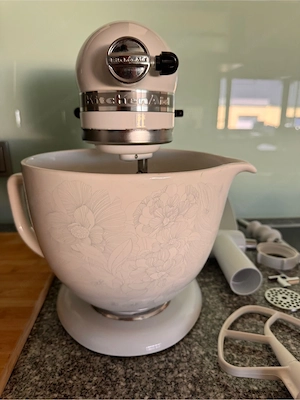 KitchenAid Artisan Küchenmaschine 4,8 l + Keramikschüssel + Fleischwolf Bild 3