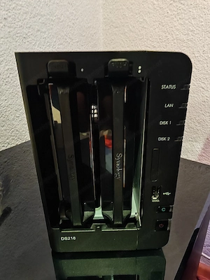 Synology DS18 NAS mit 2x 16TB Toshiba X300 Bild 5