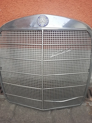 Kühlergrill  für Mercedes Benz Model 200D.