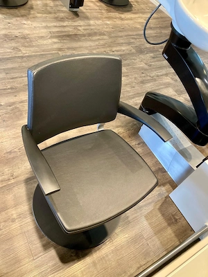Neuwertige Friseursessel wegen Umbau abzugeben  Bild 5