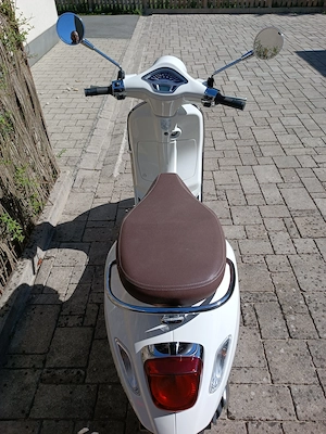 Vespa Primavera 50ccm Bild 3