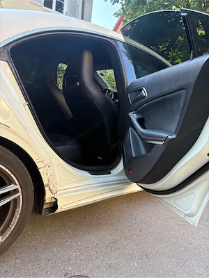 Mercedes-Benz CLA 180 AMG  Bild 4