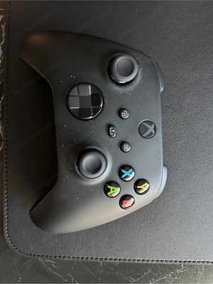 Xbox Series X - Top Zustand mit Controller Bild 2