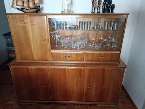 Vitrinenschrank 