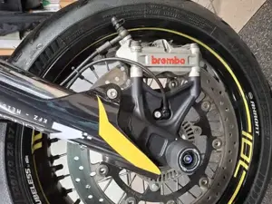 Motorrad Supermoto 701 Bild 7
