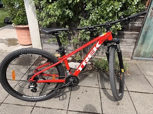 Trek Marlin Jugend-Mountainbike | 27,5 Zoll | Rot Bild 4