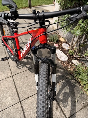 Trek Marlin Jugend-Mountainbike | 27,5 Zoll | Rot Bild 5