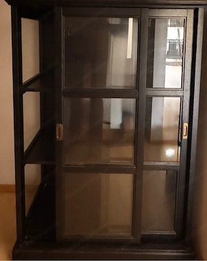 IKEA Vitrinenschrank mit Glasschiebetüren   Schwarz Bild 2