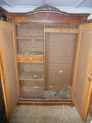 Alte Möbel Bild 4