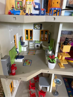 Playmobil City Life Haus (4279) mit umfassend Ausstattung  Bild 7