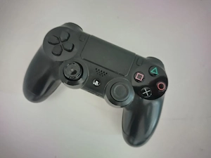 Playstation 4 inkl. Spiele Bild 2