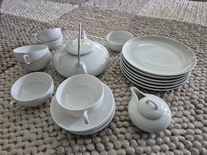 Wunderschönes komplettes Teeservice Bild 3