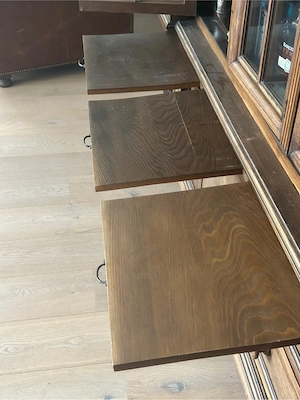 Vitrinenschrank aus Holz Bild 5