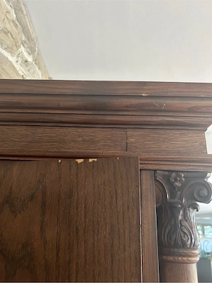 Vitrinenschrank aus Holz Bild 4