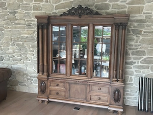 Vitrinenschrank aus Holz
