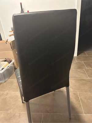 schwarze Stühle Bild 4