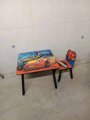 Kinder Tisch mit 2 stühle