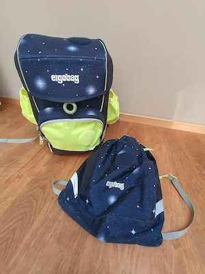 Ergobag Schultasche inkl Regenschutz, Turnbeutel und Fluo LED