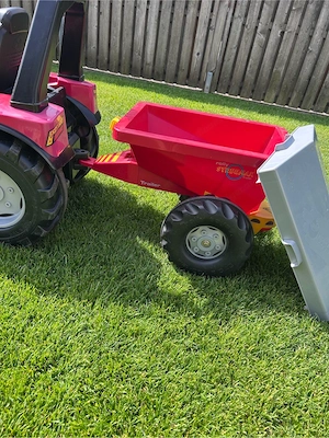 Trettraktor mit viel Zubehör Bild 5