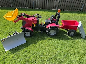 Trettraktor mit viel Zubehör Bild 3