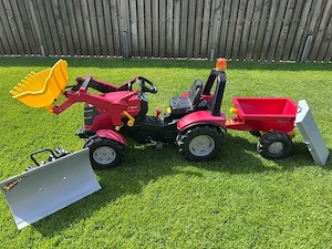 Trettraktor mit viel Zubehör Bild 2