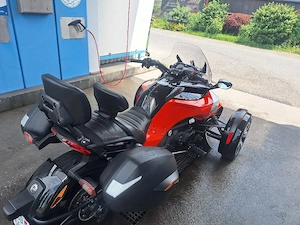 Can Am Spyder 1330 F3 Bild 2