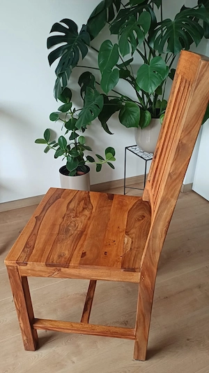 Holzstuhl aus Olivenholz Bild 2