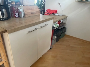 Küchenzeile mit Geräten  Bild 4