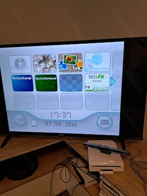 Nintendo Wii Konsole weiß, Wii Fit Balance Board, 2 Controller-Sets, 2 Lenkräder und 9 Top-Spiele Bild 3